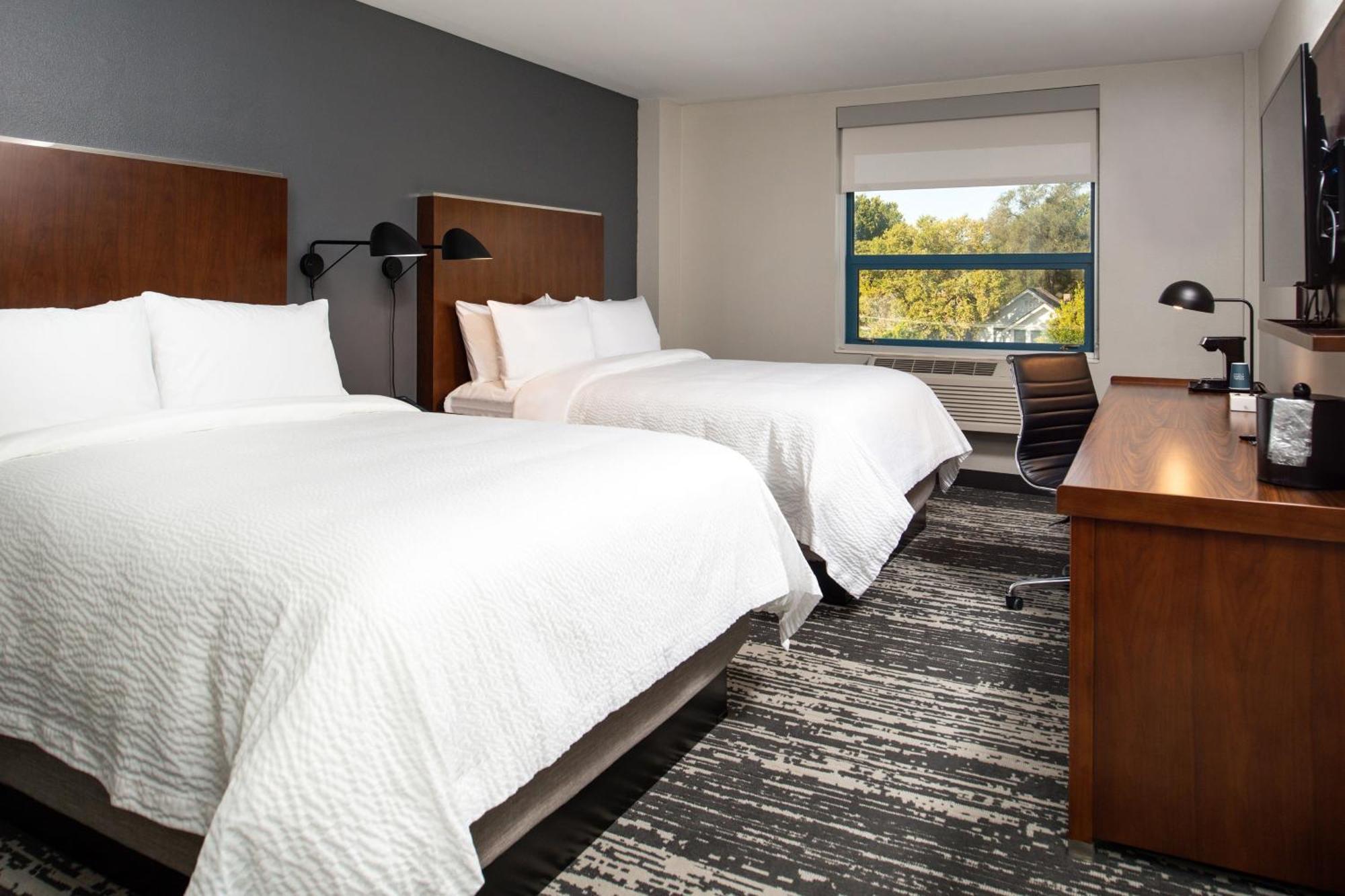 Four Points By Sheraton Omaha Midtown Екстериор снимка